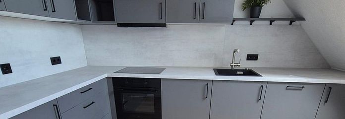 Frisch renovierte 5-Zi.-DG-Wohnung | Balkon | EBK | 85 m² | Schwäbische Alb | provisionsfrei – Küche