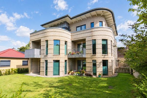 Un logement élégant de plain-pied - proche du centre-ville