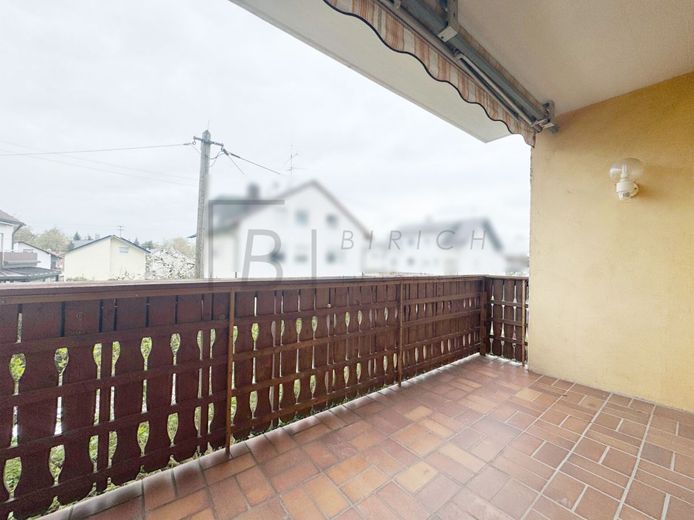 Großzügige 4-Zimmer-EG-Wohnung mit Balkon, Garage und attraktivem Entwicklungspotenzial – Loggia