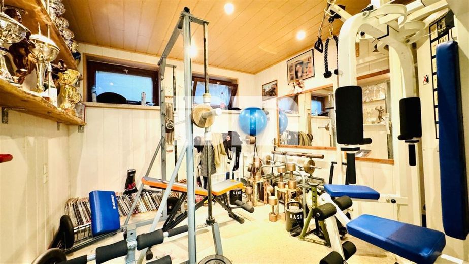 Gepflegtes Raumwunder in idyllischer Lage - Modernisiertes Einfamilienhaus Garagen / Garten – Souterrain Hobbykeller