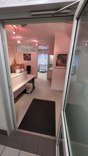 Consultorio/oficina de 86 m² en el centro de Spelle: médico, terapia, cosmética, despacho – ascensor, sin comisión – Eingang vom Treppenhaus
