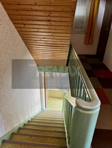 Freistehendes Einfamilienhaus mit Garten in Nagel ( Fichtelgebirge ) – Treppenhaus