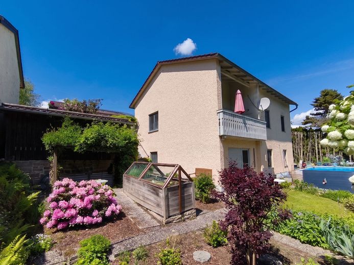 6-Zimmer-Einfamilienhaus in Ruderting mit Pool & Blick ins Grüne – Foto 3