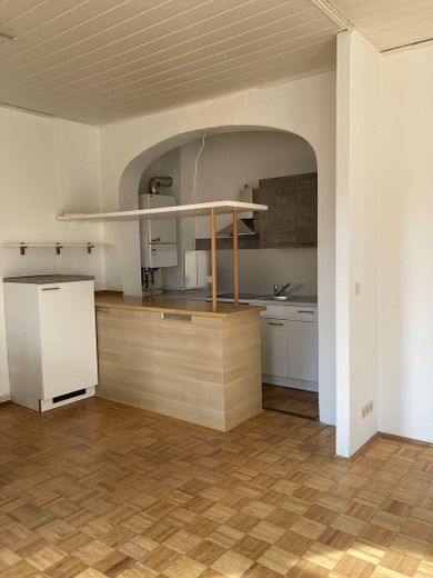 Nowa kuchnia w zabudowie, nowa łazienka, nowe ogrzewanie, jasne mieszkanie jednopokojowe – Esstheke und Küche