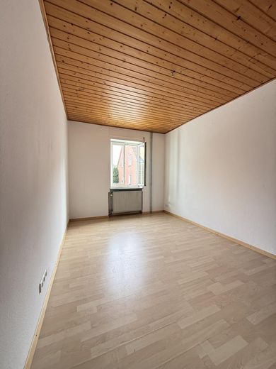 Zentrumnahes Dreifamilienhaus mit großem Garten und Hohentwielblick – alle Wohnungen bezugsfrei – Zimmer 3