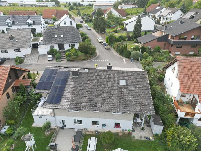Twee-onder-een-kapwoning met weids uitzicht en grote tuin – Ansicht Ost (Garten)