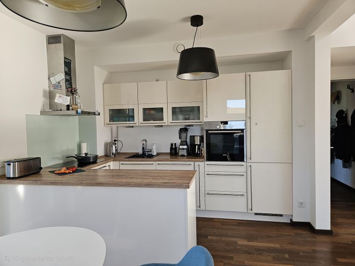3.OG Blick Essbereich in Küche