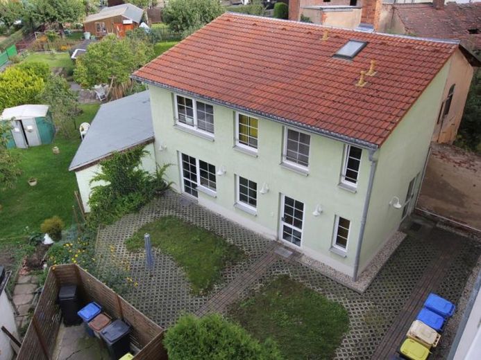 Mały budynek oficynowy na 2 kondygnacjach z terenem zielonym w Gera-Zwötzen! – Zdjęcie 1