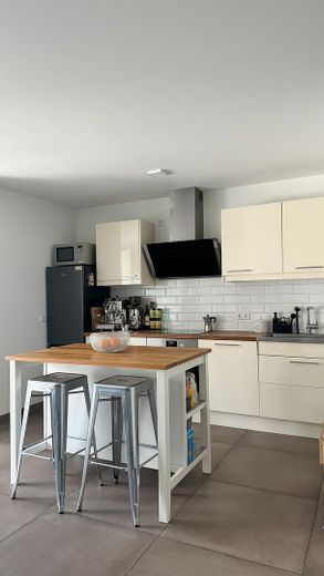 Modernes Townhouse am Rheinauer See – 5,5 Zimmer, 2 Terrassen, Garage & Top-Ausstattung – Küche, Bild 1