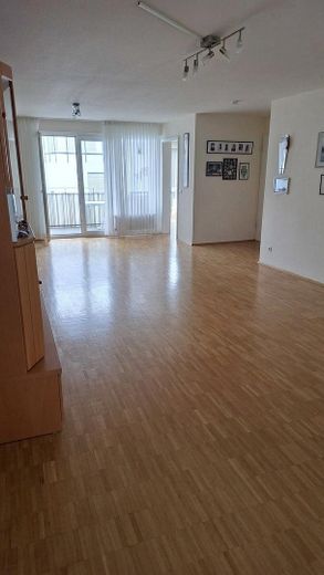 Vivienda acogedora en la ladera: luminosa, tranquila, accesible, con jardín y balcón – Wohnraum
