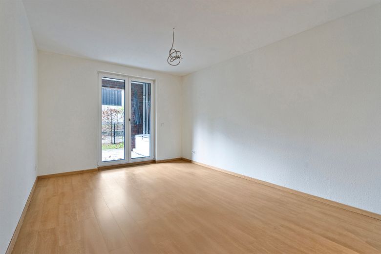 Drei-Zimmer-Gartenwohnung mit Einbauküche in hochwertiger Wohnanlage / Erstbezug nach Sanierung – Schlafzimmmer