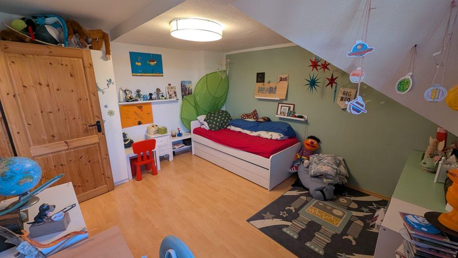 Acogedora vivienda antigua con mucho espacio para la familia y un gran jardín – 2. OG- Kinderzimmer 2