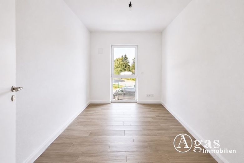 Eerste bewoning! Lichte 3-kamerwoning met zuidbalkon, EBK, lift en parkeerplaats voor auto – Zimmer 2