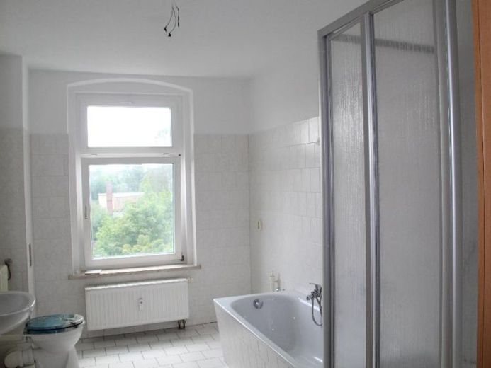 Appartement lumineux de 4 pièces au 3e étage avec de beaux détails et un balcon – Photo 1