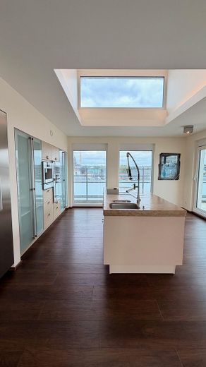 Limburg şehir merkezinde lüks penthouse – 196 m², katedral manzarası, whirlpool ve Gaggenau mutfak – Küche