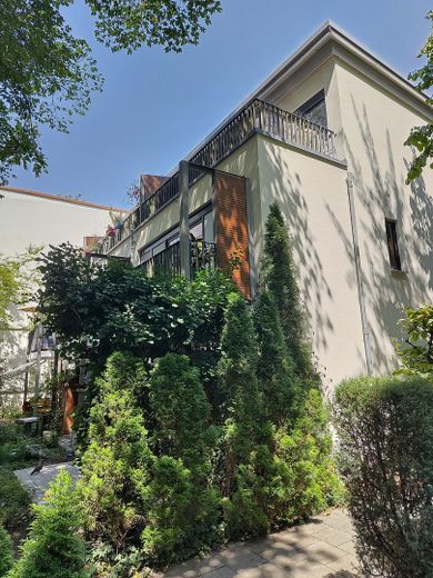Charmantes Appartement in der Unteren Au. Zentral wohnen in ruhiger Innenhoflage. – Gartenhaus