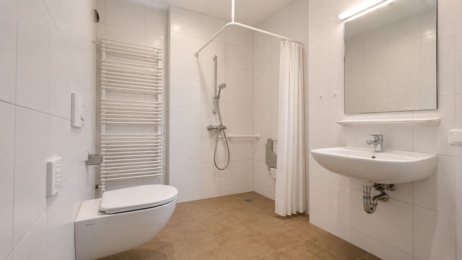 Seniorengerechte und barrierefreie 2,5-Raum-Wohnung mit Südloggia in Dinslaken-Hiesfeld! – Badezimmer