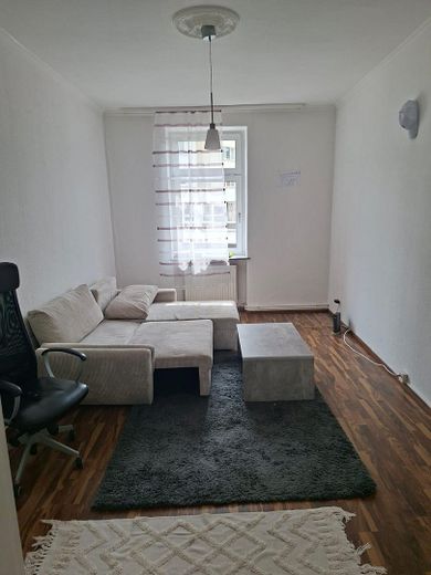 Smaakvolle woning in een oud gebouw, 2 kamers + keuken + badkamer + zolderwoning – Wohn/Schlafzimmer