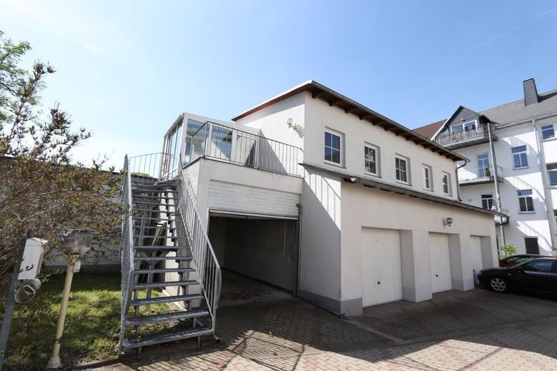 Außergewöhnliche Wohnung in toller Lage! Parkett, Wintergarten, Balkon/Terrasse – Hausansicht/Zugang