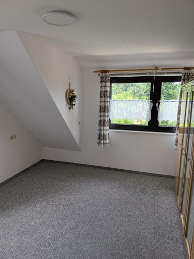 Gepflegte Doppelhaushälfte zu verkaufen in Waldsassen – Raum zweiter Stock
