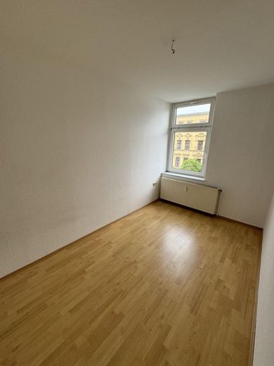 WG taugliche  2-R-Wohnung in MD-Sudenburg san. Altbau; im 2.OG 43²  mit EBK .zu vermieten . – Schlafzimmer