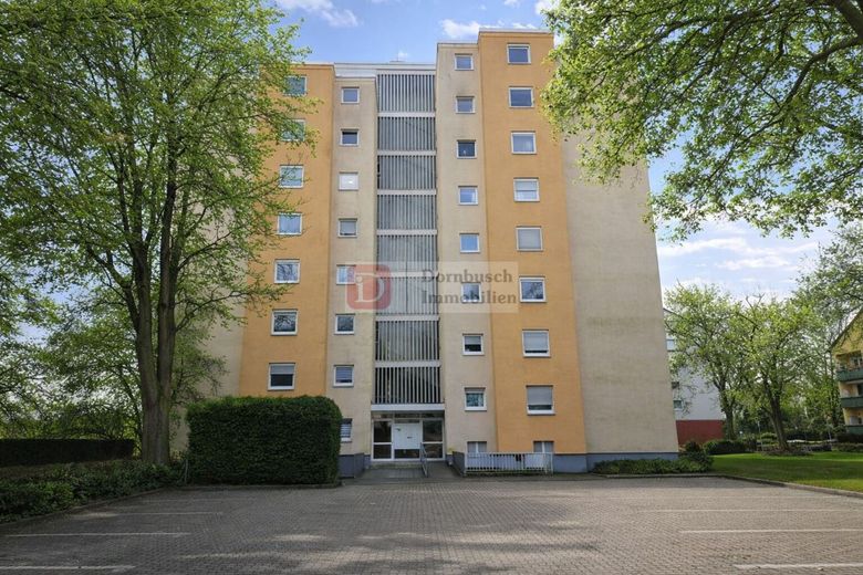 Top!!  3-Zimmer-Wohnung mit Balkon und Taunusblick – Hausansicht