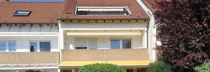 Spacious terraced house with garden, garage, fitted kitchen, and converted attic in Neu-Ulm/Gerlenhofen – Haus mit Garten