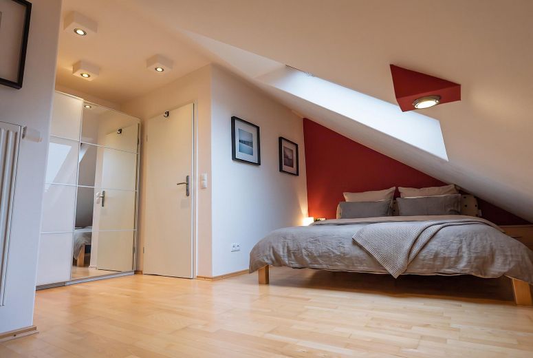 Großzügige Doppelhaushälfte mit Wohlfühlgarten in ruhiger Lage - provisionsfrei von privat – Gästezimmer DG