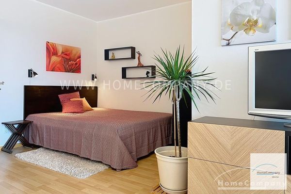 Großzügiges, voll möbliertes 1-Zimmer-Apartment mit Balkon in Germering