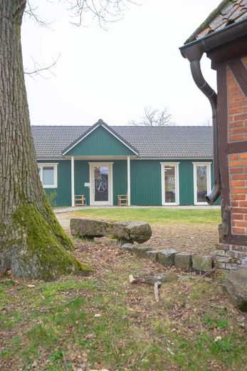 Landhaus / Multispacebüro – Frontansicht