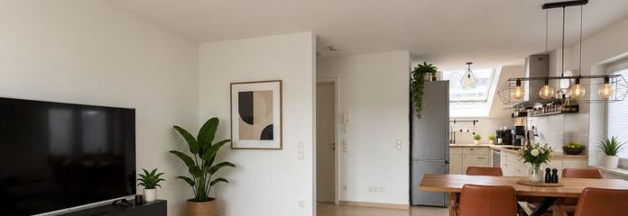 Aid.-Deufringen: Luminoso appartamento mansardato di 3 locali con balcone e ingresso privato