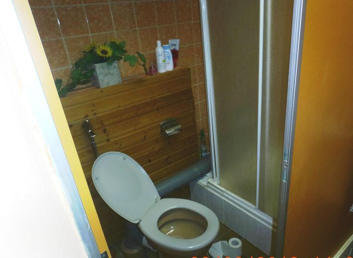 Ufficio, sala vendita, esercizio IT, studio, officina, magazzino – WC Dusche 2 hinten