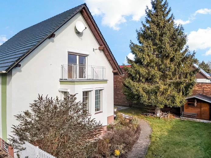 Freistehendes Einfamilienhaus in gefragter Wohnlage von Halle -Nietleben – Hausansicht