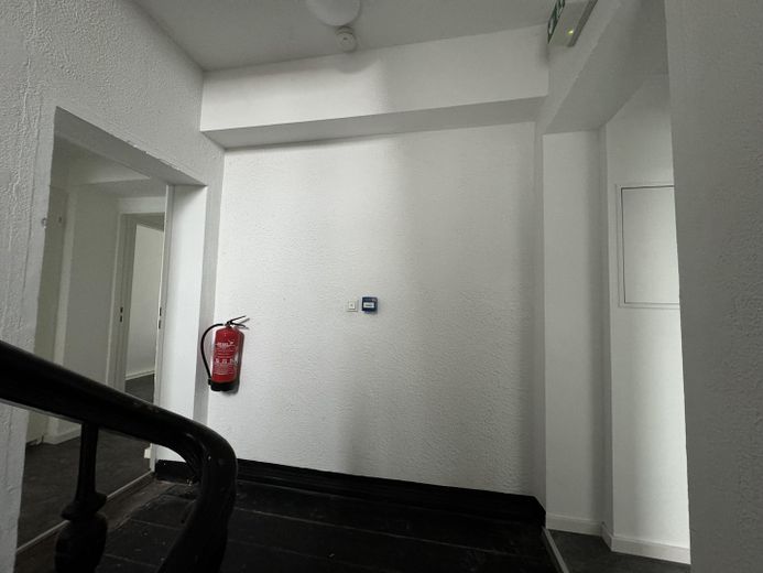 Immeuble commercial complet avec 10 chambres rénovées, un rez-de-chaussée à usage flexible et un potentiel d’aménagement dans les combles – 1. und 2. OG - Zimmer 