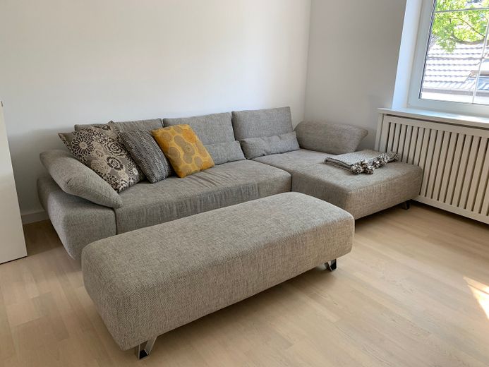 Bardzo ładne umeblowane mieszkanie 2-pokojowe w Meerbusch Büderich od 01.06.2025 – Wohnzimmer