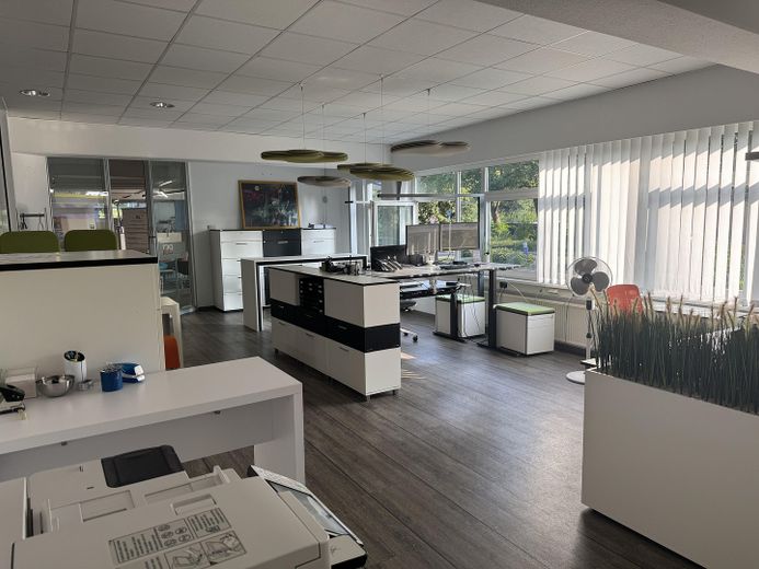 Top Gewerbeimmobilie in Isernhagen – Arbeitszimmer