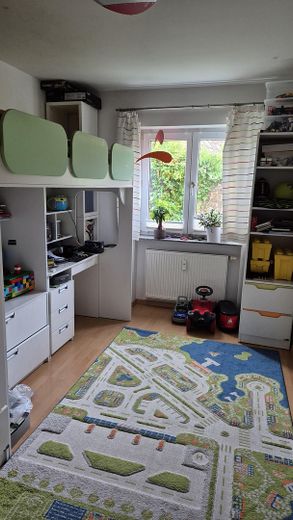 Приваблива 4-кімнатна квартира із садом і терасою в Радебойлі – Kinderzimmer