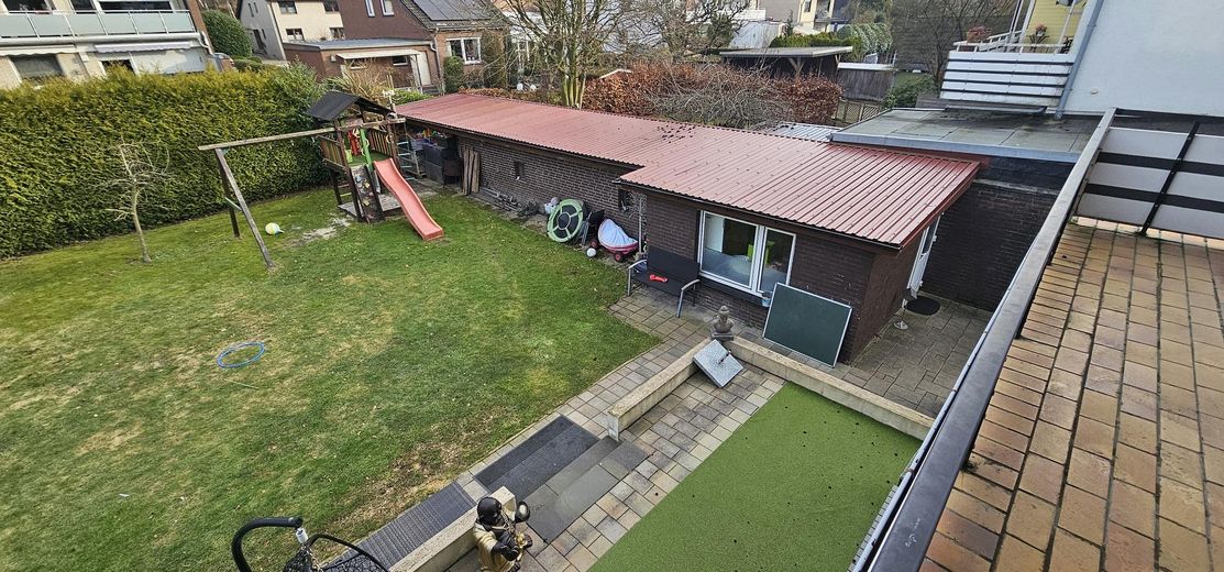5-Zimmer-EG Wohnung mit Garten, Outdoor-Küche, Doppel Garage & Stellplatz – Wohnen wie im Haus – Garten