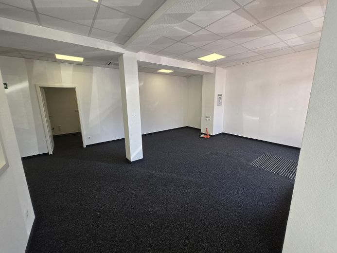 2 Einmalige Ladenlokale in stark frequentierter Lage mit ca. 280 m2 und 103 m2 Gewerbefläche – Eingangsbereich