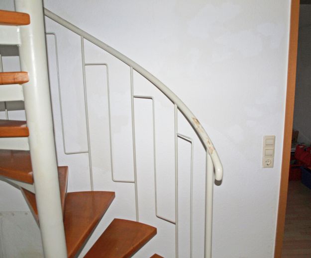 Luminoso appartamento di proprietà con spazio aggiuntivo – Treppe