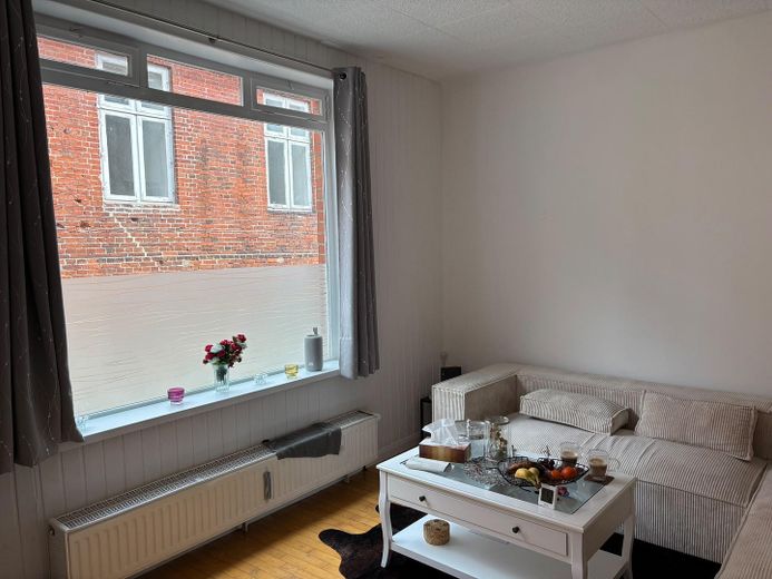 %8,6 getiri sağlayan, merkezi ve pastoral eski şehir konumunda çok aileli konut binası – Zimmer aus Wohnung 1	