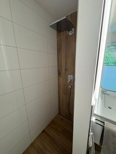 Architektenhaus mit Rheinblick – Neubau 2020 in Brohl-Lützing – Dusche