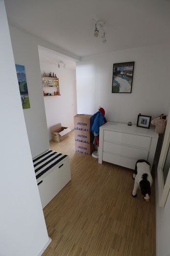Hochwertiges, modernes Einfamilienhaus | Großer Garten | Sanierung 2014 | Klimaanlage | PV-Anlage – Flur zu Kinderzimmern
