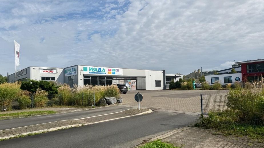 Bezprowizyjny obiekt komercyjny o powierzchni 850 m² na terenie 3.000 m² w Detmold – świetna lokalizacja i elastyczne możliwości zabudowy – Zdjęcie 3