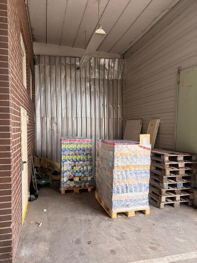 Beheizte Halle zu vermieten / Bürofläche / Werkstatt / Einzelhandel erlaubt – Foto 3