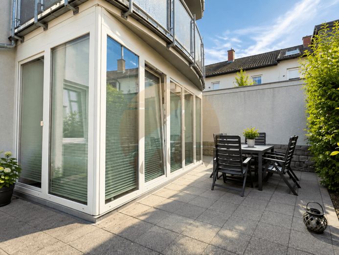 Zentral in Ettlingen – barrierefreie 2-Zimmer-Wohnung mit Wintergarten & Terrasse – Foto 1