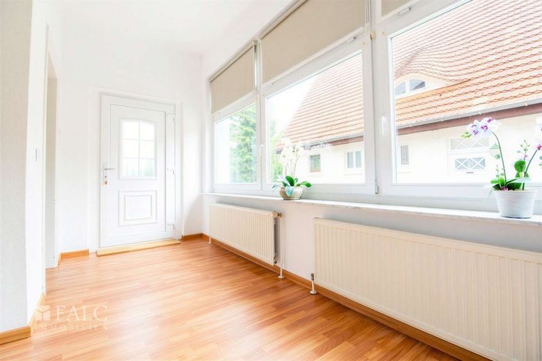 +++ Mehrfamilienhaus in toller Lage und mit guter Rendite +++ – Flur Wohneinheit 1