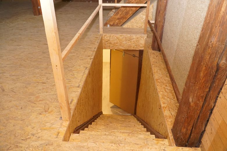 Vollständig renoviertes und modernisiertes 5-Zimmer-Einfamilienhaus in Eichendorf – Dachboden