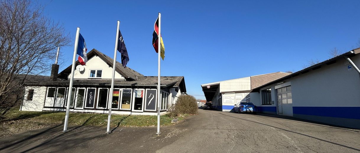 120 qm Halle, 720 qm Halle, 200 qm Halle im Bliesgau, z.T. mit Büro & Videoüberwachung – Vorderansicht Standort