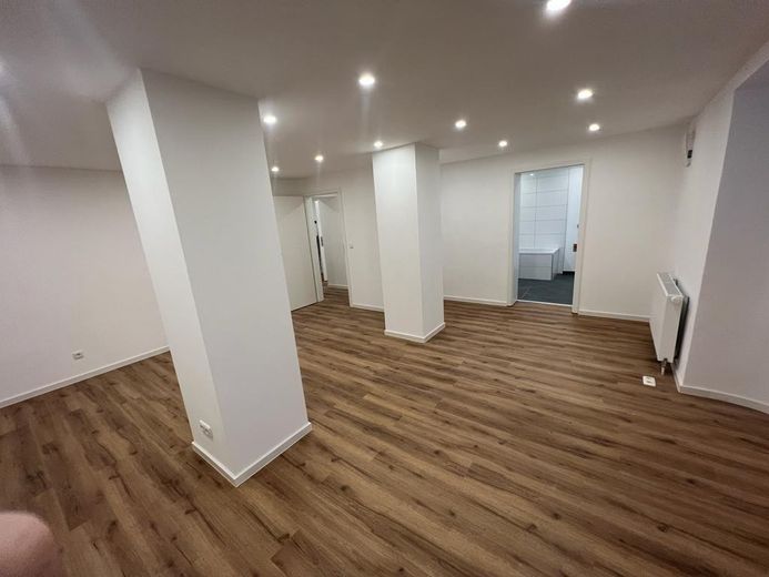 Modern bodrum kat dairesi ve bahçesi – Schlafzimmer